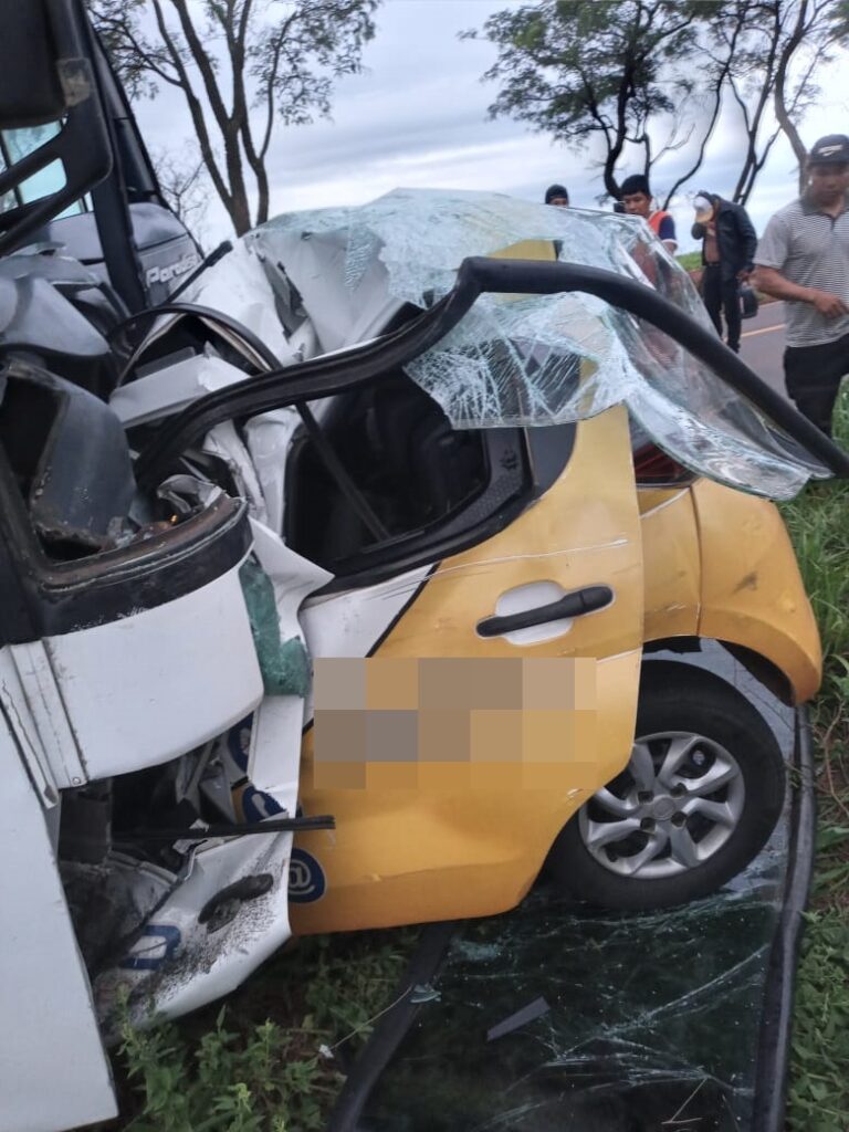 Acidente envolvendo ônibus com trabalhadores de Amambai deixa uma pessoa morta na MS-295 Acidente envolvendo ônibus com trabalhadores de Amambai deixa uma pessoa morta na MS-295