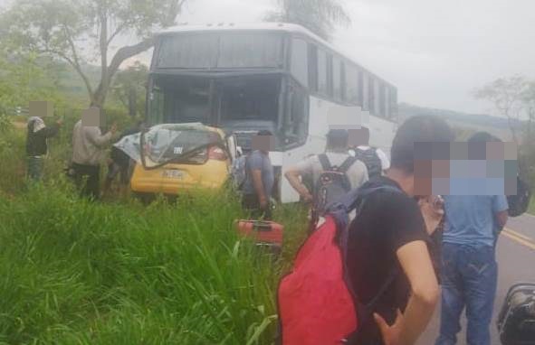 Acidente envolvendo ônibus com trabalhadores de Amambai deixa uma pessoa morta na MS-295 Acidente envolvendo ônibus com trabalhadores de Amambai deixa uma pessoa morta na MS-295