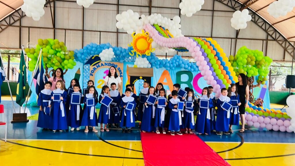 Festa de formatura é realizada na Escola Municipal Dr. Mitsuro Saito, em Paranhos Festa de formatura é realizada na Escola Municipal Dr. Mitsuro Saito, em Paranhos