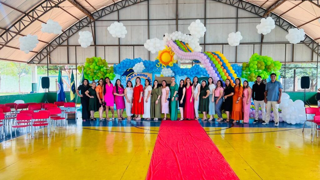 Festa de formatura é realizada na Escola Municipal Dr. Mitsuro Saito, em Paranhos Festa de formatura é realizada na Escola Municipal Dr. Mitsuro Saito, em Paranhos