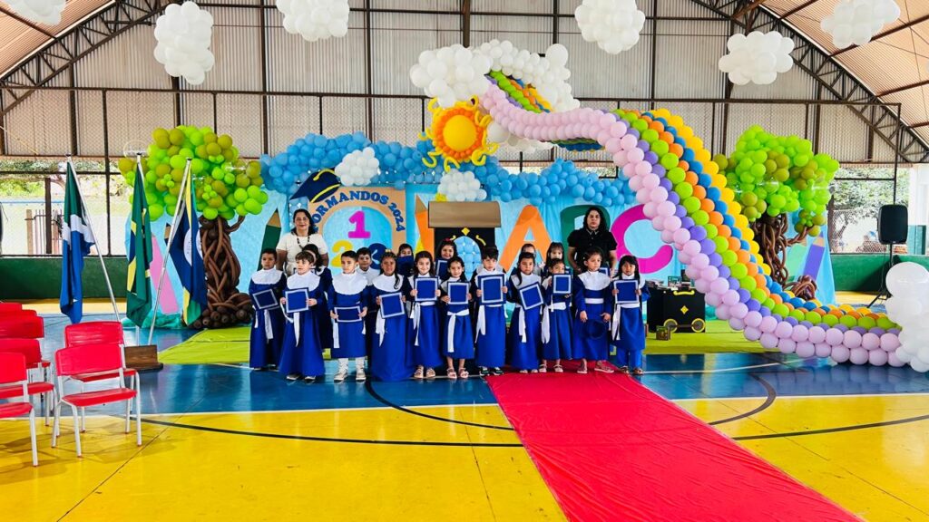 Festa de formatura é realizada na Escola Municipal Dr. Mitsuro Saito, em Paranhos Festa de formatura é realizada na Escola Municipal Dr. Mitsuro Saito, em Paranhos