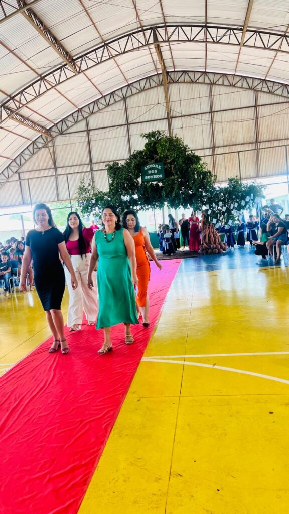 Festa de formatura é realizada na Escola Municipal Dr. Mitsuro Saito, em Paranhos Festa de formatura é realizada na Escola Municipal Dr. Mitsuro Saito, em Paranhos