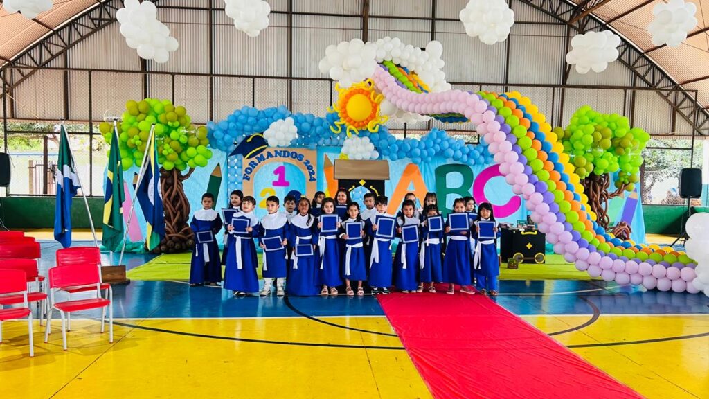 Festa de formatura é realizada na Escola Municipal Dr. Mitsuro Saito, em Paranhos Festa de formatura é realizada na Escola Municipal Dr. Mitsuro Saito, em Paranhos