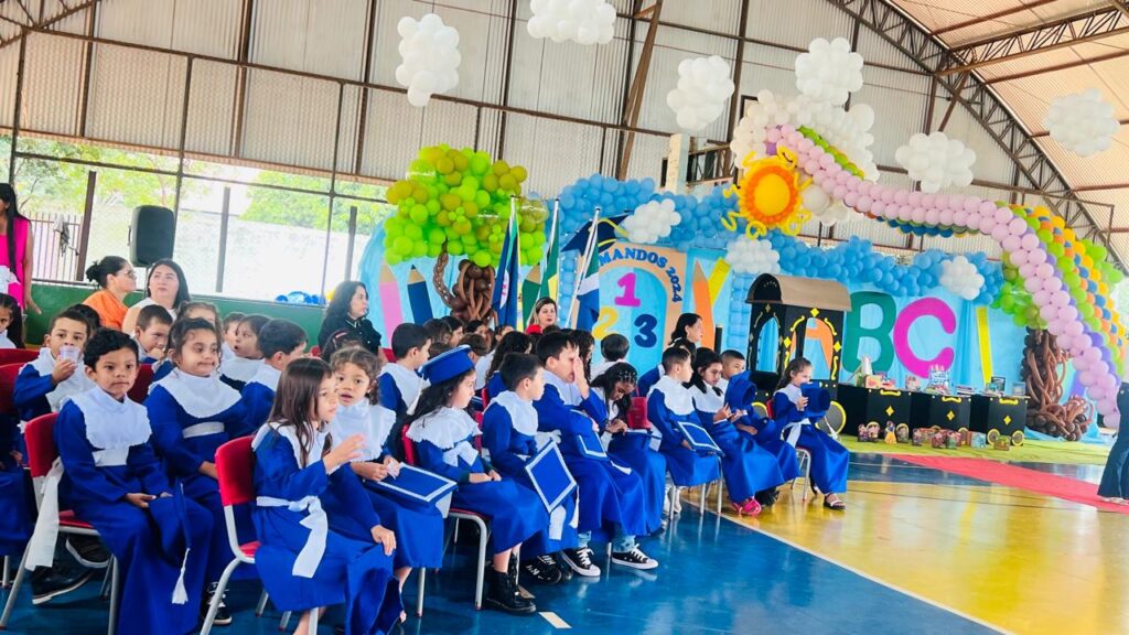 Festa de formatura é realizada na Escola Municipal Dr. Mitsuro Saito, em Paranhos Festa de formatura é realizada na Escola Municipal Dr. Mitsuro Saito, em Paranhos
