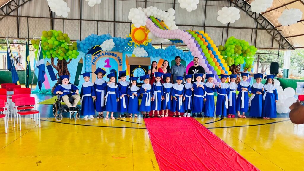 Festa de formatura é realizada na Escola Municipal Dr. Mitsuro Saito, em Paranhos Festa de formatura é realizada na Escola Municipal Dr. Mitsuro Saito, em Paranhos