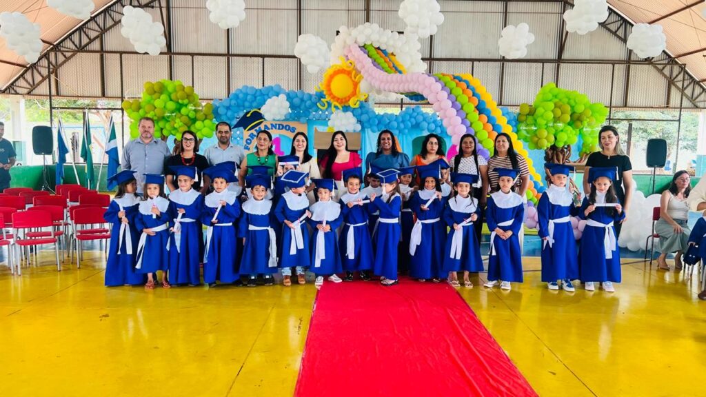 Festa de formatura é realizada na Escola Municipal Dr. Mitsuro Saito, em Paranhos Festa de formatura é realizada na Escola Municipal Dr. Mitsuro Saito, em Paranhos