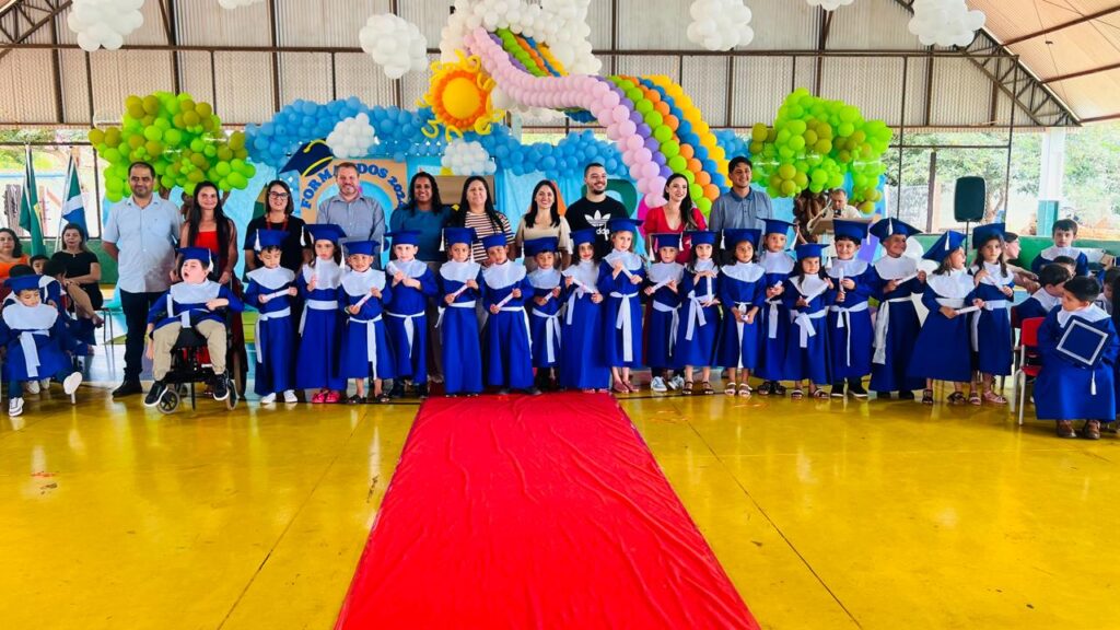 Festa de formatura é realizada na Escola Municipal Dr. Mitsuro Saito, em Paranhos Festa de formatura é realizada na Escola Municipal Dr. Mitsuro Saito, em Paranhos
