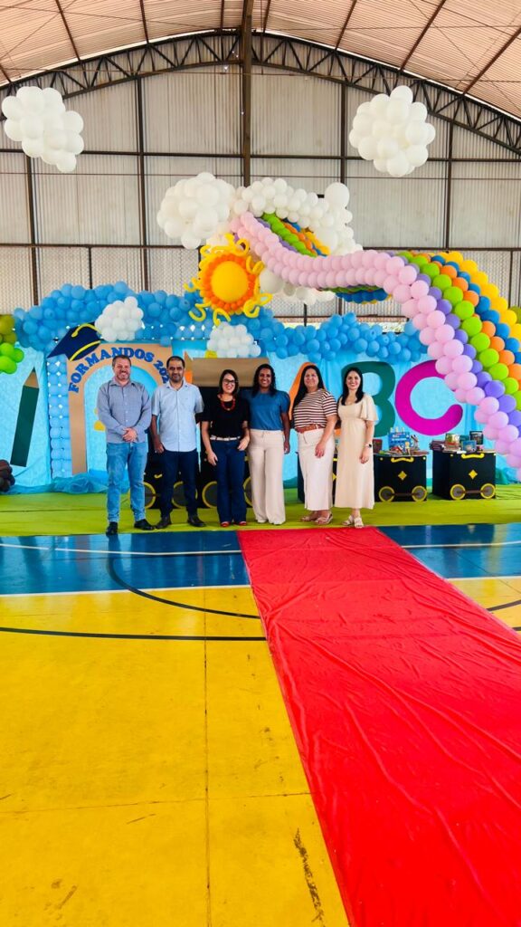 Festa de formatura é realizada na Escola Municipal Dr. Mitsuro Saito, em Paranhos Festa de formatura é realizada na Escola Municipal Dr. Mitsuro Saito, em Paranhos