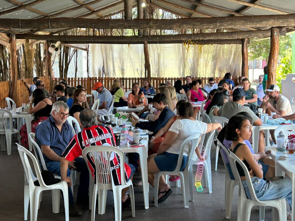 Grupo Filhos e Amigos de Amambai realiza confraternização Grupo Filhos e Amigos de Amambai realiza confraternização