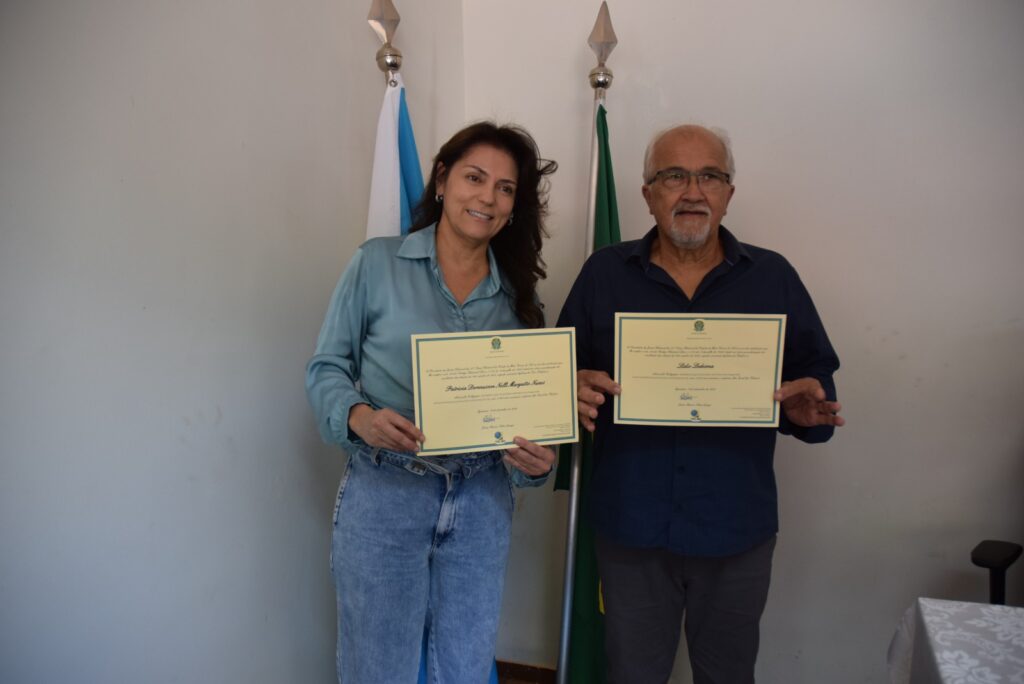 Prefeito Lídio Ledesma e a vice-prefeita eleita Patrícia Margatto foram diplomados nesta segunda-feira (16) Prefeito Lídio Ledesma e a vice-prefeita eleita Patrícia Margatto foram diplomados nesta segunda-feira (16)