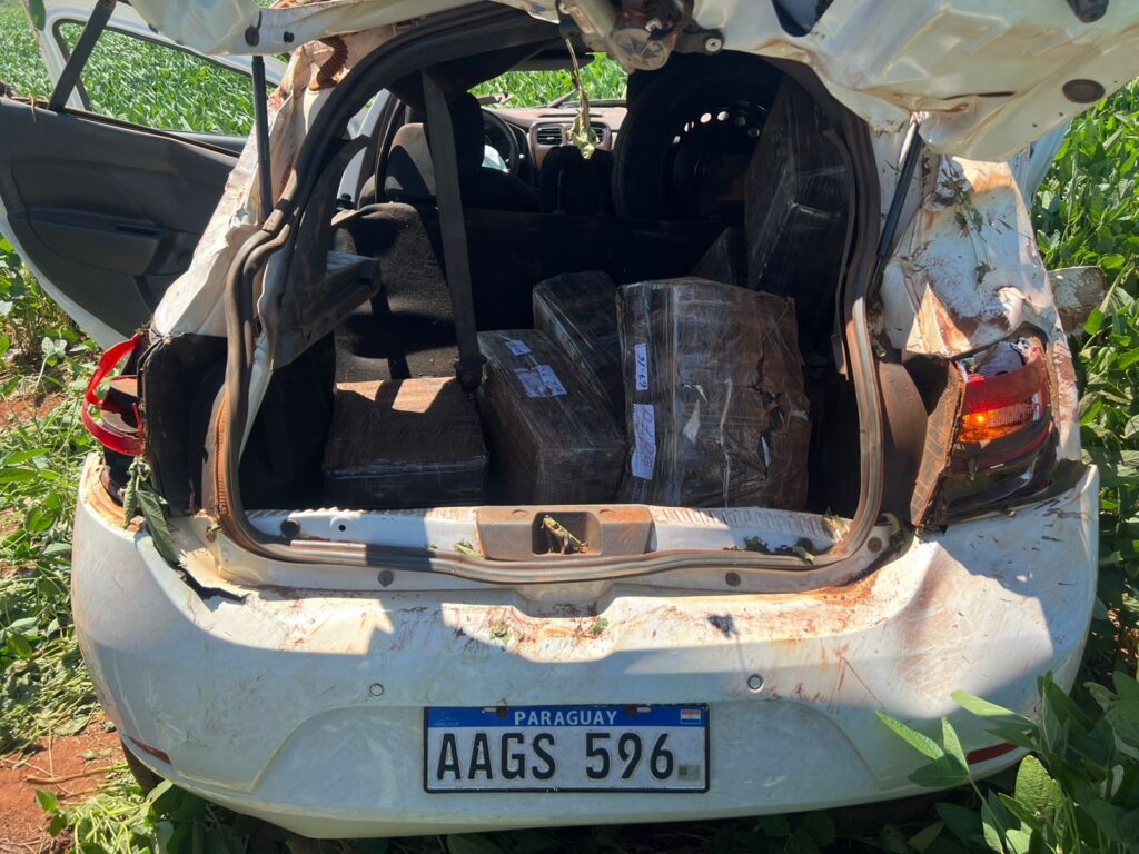 Polícia Civil prende homem por tráfico de drogas, após seu veículo capotar em Paranhos Polícia Civil prende homem por tráfico de drogas, após seu veículo capotar em Paranhos