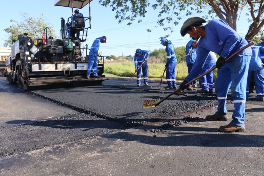 Com programa MS Ativo, Governo investe em obras que levam desenvolvimento aos 79 municípios Com programa MS Ativo, Governo investe em obras que levam desenvolvimento aos 79 municípios