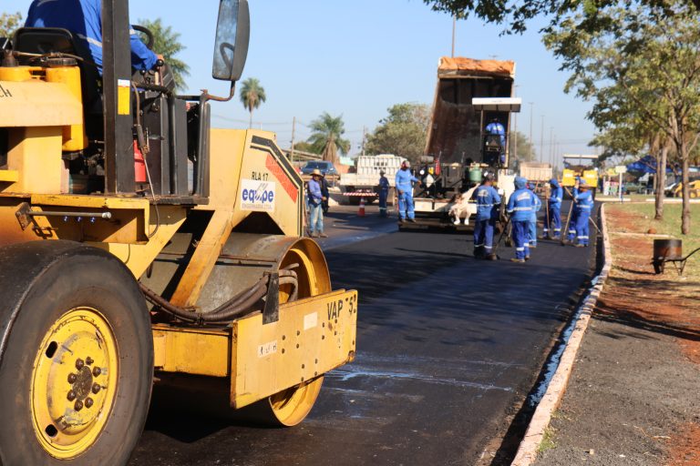 Com programa MS Ativo, Governo investe em obras que levam desenvolvimento aos 79 municípios Com programa MS Ativo, Governo investe em obras que levam desenvolvimento aos 79 municípios