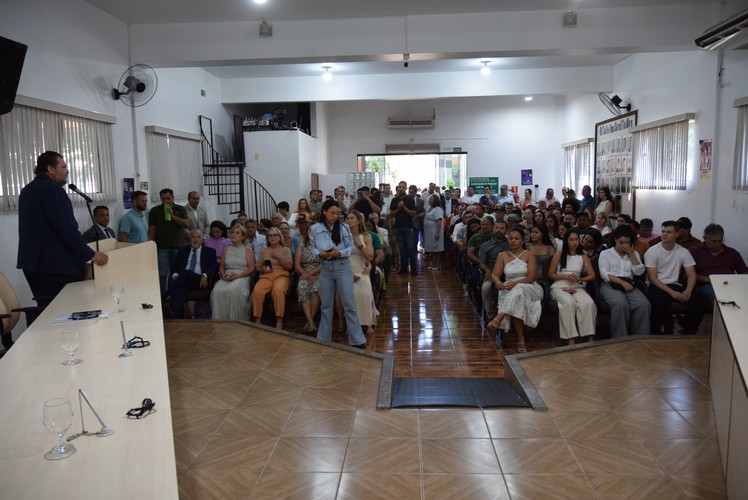 Sessão solene deu posse ao prefeito Lídio Ledesma, à vice-prefeita Patrícia Margatto e aos vereadores para o mandato 2025-2028 em Iguatemi