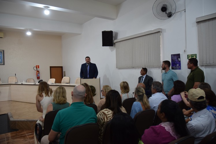 Sessão solene deu posse ao prefeito Lídio Ledesma, à vice-prefeita Patrícia Margatto e aos vereadores para o mandato 2025-2028 em Iguatemi