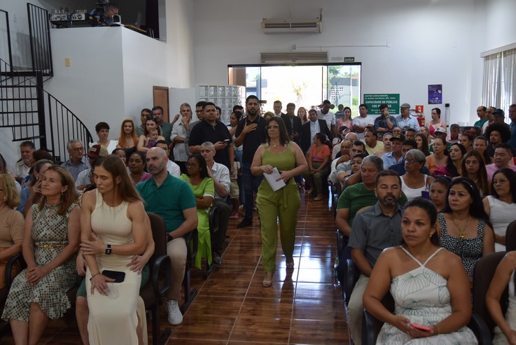 Sessão solene deu posse ao prefeito Lídio Ledesma, à vice-prefeita Patrícia Margatto e aos vereadores para o mandato 2025-2028 em Iguatemi