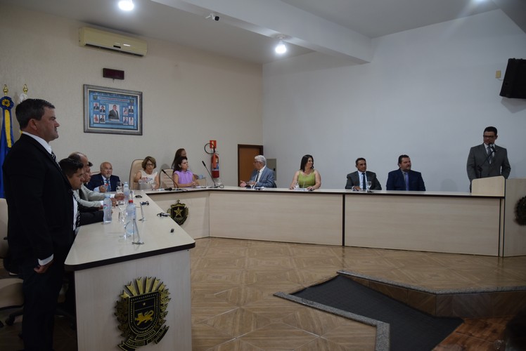 Sessão solene deu posse ao prefeito Lídio Ledesma, à vice-prefeita Patrícia Margatto e aos vereadores para o mandato 2025-2028 em Iguatemi