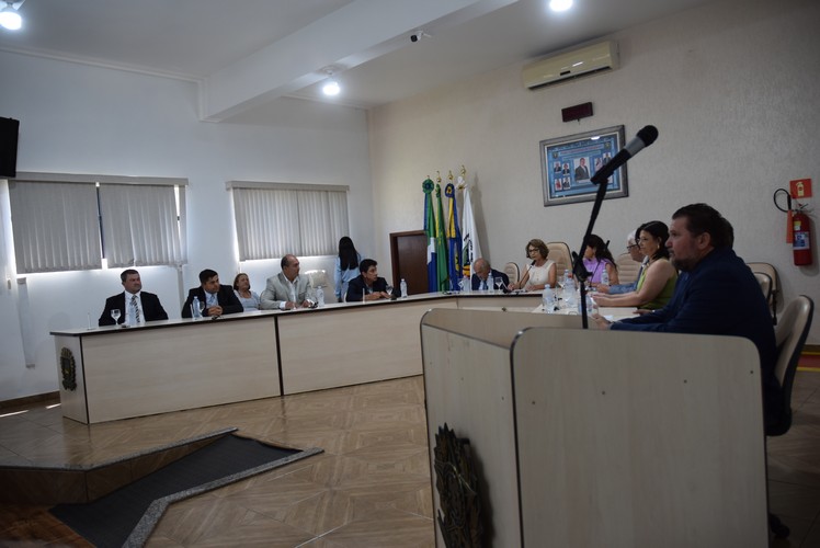 Sessão solene deu posse ao prefeito Lídio Ledesma, à vice-prefeita Patrícia Margatto e aos vereadores para o mandato 2025-2028 em Iguatemi