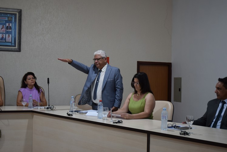 Sessão solene deu posse ao prefeito Lídio Ledesma, à vice-prefeita Patrícia Margatto e aos vereadores para o mandato 2025-2028 em Iguatemi