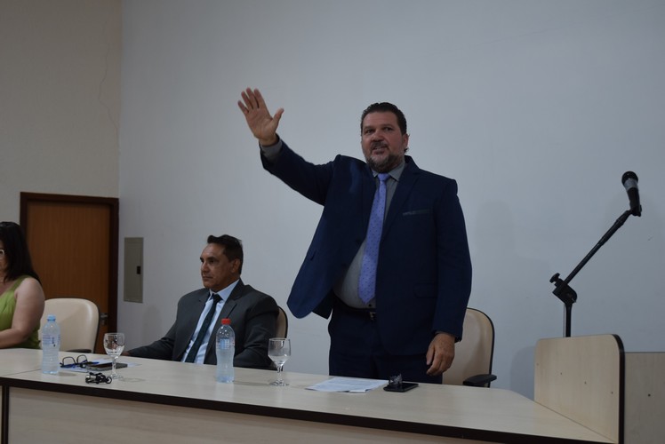 Sessão solene deu posse ao prefeito Lídio Ledesma, à vice-prefeita Patrícia Margatto e aos vereadores para o mandato 2025-2028 em Iguatemi