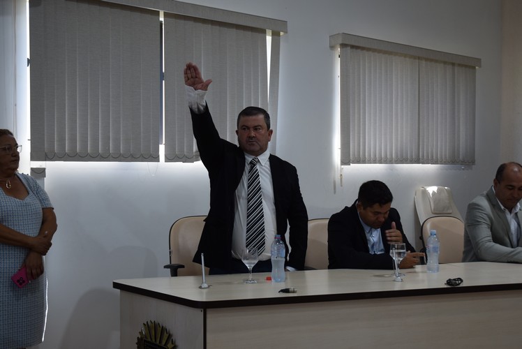 Sessão solene deu posse ao prefeito Lídio Ledesma, à vice-prefeita Patrícia Margatto e aos vereadores para o mandato 2025-2028 em Iguatemi