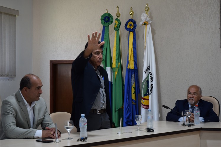 Sessão solene deu posse ao prefeito Lídio Ledesma, à vice-prefeita Patrícia Margatto e aos vereadores para o mandato 2025-2028 em Iguatemi