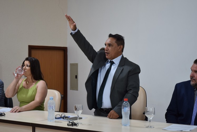 Sessão solene deu posse ao prefeito Lídio Ledesma, à vice-prefeita Patrícia Margatto e aos vereadores para o mandato 2025-2028 em Iguatemi
