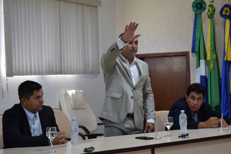 Sessão solene deu posse ao prefeito Lídio Ledesma, à vice-prefeita Patrícia Margatto e aos vereadores para o mandato 2025-2028 em Iguatemi