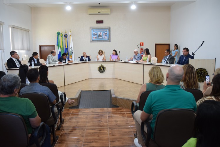 Sessão solene deu posse ao prefeito Lídio Ledesma, à vice-prefeita Patrícia Margatto e aos vereadores para o mandato 2025-2028 em Iguatemi