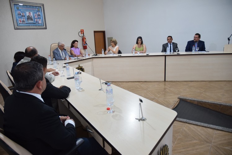 Sessão solene deu posse ao prefeito Lídio Ledesma, à vice-prefeita Patrícia Margatto e aos vereadores para o mandato 2025-2028 em Iguatemi