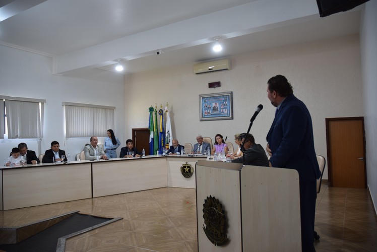 Sessão solene deu posse ao prefeito Lídio Ledesma, à vice-prefeita Patrícia Margatto e aos vereadores para o mandato 2025-2028 em Iguatemi