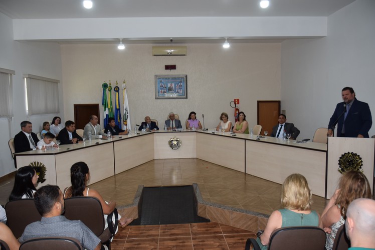 Sessão solene deu posse ao prefeito Lídio Ledesma, à vice-prefeita Patrícia Margatto e aos vereadores para o mandato 2025-2028 em Iguatemi