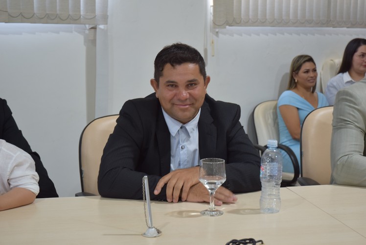 Sessão solene deu posse ao prefeito Lídio Ledesma, à vice-prefeita Patrícia Margatto e aos vereadores para o mandato 2025-2028 em Iguatemi