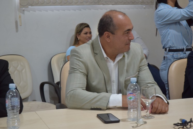 Sessão solene deu posse ao prefeito Lídio Ledesma, à vice-prefeita Patrícia Margatto e aos vereadores para o mandato 2025-2028 em Iguatemi
