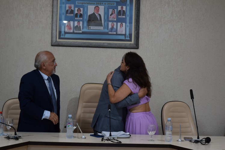 Sessão solene deu posse ao prefeito Lídio Ledesma, à vice-prefeita Patrícia Margatto e aos vereadores para o mandato 2025-2028 em Iguatemi