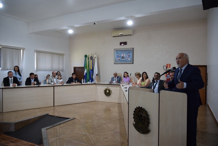 Sessão solene deu posse ao prefeito Lídio Ledesma, à vice-prefeita Patrícia Margatto e aos vereadores para o mandato 2025-2028 em Iguatemi