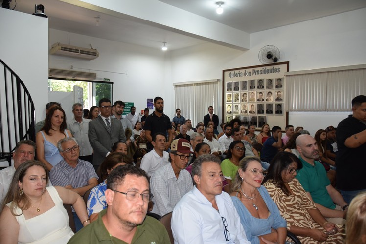Sessão solene deu posse ao prefeito Lídio Ledesma, à vice-prefeita Patrícia Margatto e aos vereadores para o mandato 2025-2028 em Iguatemi