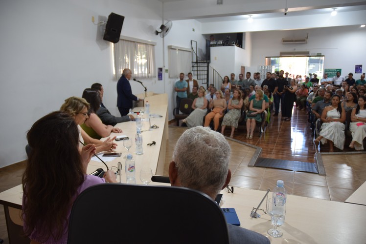 Sessão solene deu posse ao prefeito Lídio Ledesma, à vice-prefeita Patrícia Margatto e aos vereadores para o mandato 2025-2028 em Iguatemi