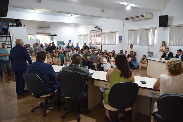 Sessão solene deu posse ao prefeito Lídio Ledesma, à vice-prefeita Patrícia Margatto e aos vereadores para o mandato 2025-2028 em Iguatemi