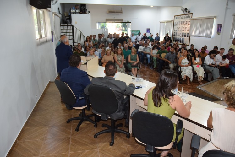 Sessão solene deu posse ao prefeito Lídio Ledesma, à vice-prefeita Patrícia Margatto e aos vereadores para o mandato 2025-2028 em Iguatemi