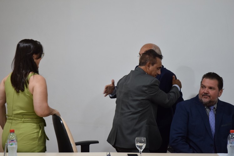 Sessão solene deu posse ao prefeito Lídio Ledesma, à vice-prefeita Patrícia Margatto e aos vereadores para o mandato 2025-2028 em Iguatemi