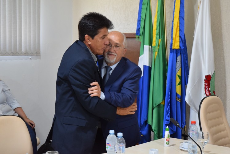 Sessão solene deu posse ao prefeito Lídio Ledesma, à vice-prefeita Patrícia Margatto e aos vereadores para o mandato 2025-2028 em Iguatemi