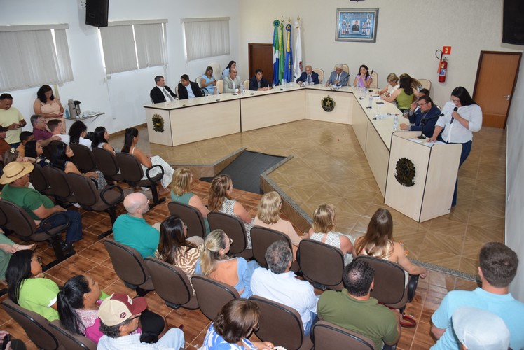 Sessão solene deu posse ao prefeito Lídio Ledesma, à vice-prefeita Patrícia Margatto e aos vereadores para o mandato 2025-2028 em Iguatemi