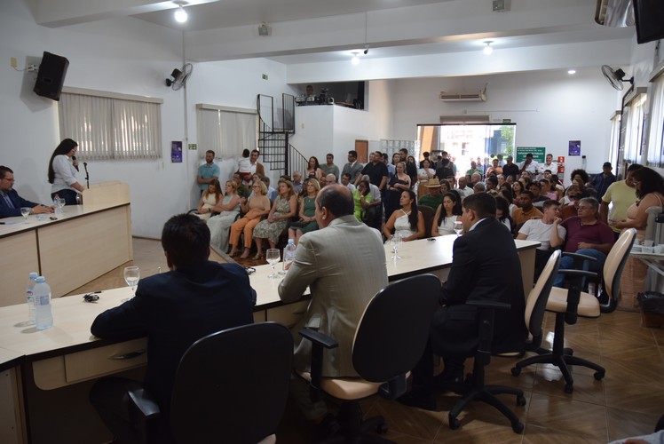 Sessão solene deu posse ao prefeito Lídio Ledesma, à vice-prefeita Patrícia Margatto e aos vereadores para o mandato 2025-2028 em Iguatemi