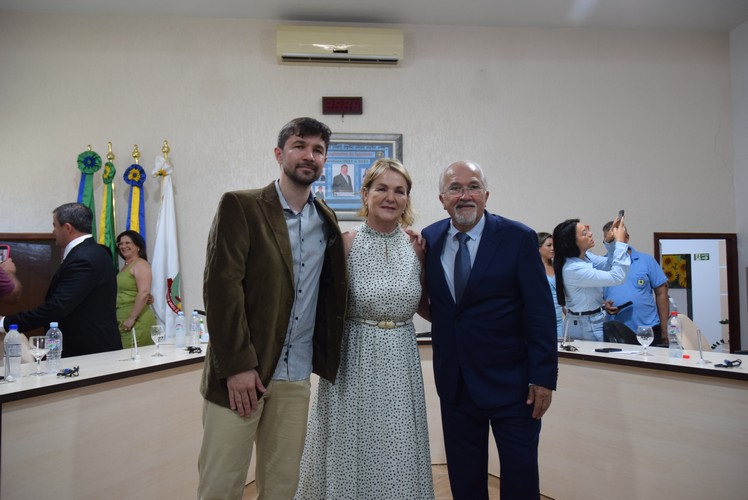 Sessão solene deu posse ao prefeito Lídio Ledesma, à vice-prefeita Patrícia Margatto e aos vereadores para o mandato 2025-2028 em Iguatemi