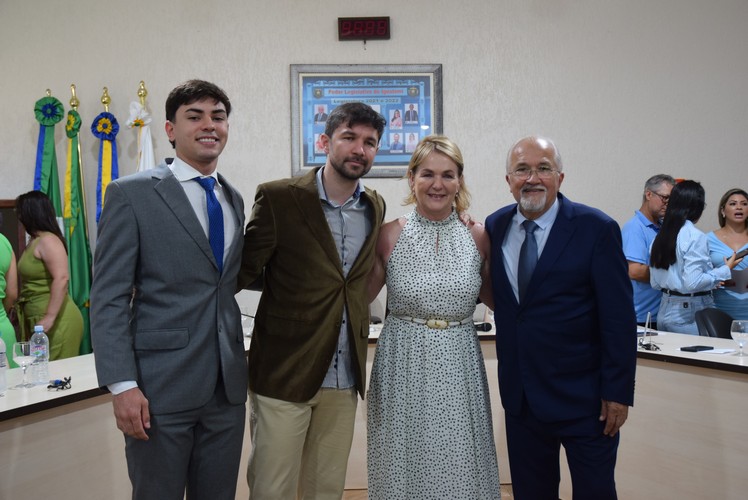 Sessão solene deu posse ao prefeito Lídio Ledesma, à vice-prefeita Patrícia Margatto e aos vereadores para o mandato 2025-2028 em Iguatemi