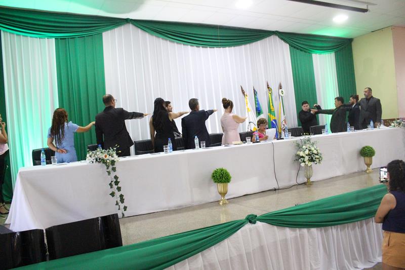 Em ato de posse, prefeita Niágara apresenta secretariado e fala sobre metas em Coronel Sapucaia Em ato de posse, prefeita Niágara apresenta secretariado e fala sobre metas em Coronel Sapucaia