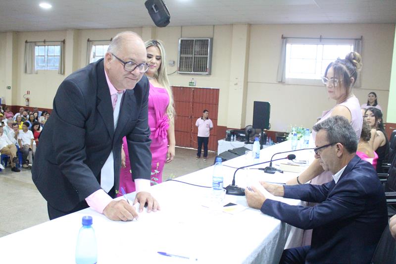 Em ato de posse, prefeita Niágara apresenta secretariado e fala sobre metas em Coronel Sapucaia Em ato de posse, prefeita Niágara apresenta secretariado e fala sobre metas em Coronel Sapucaia