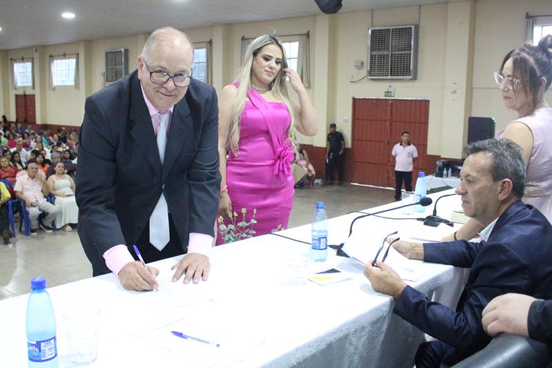 Em ato de posse, prefeita Niágara apresenta secretariado e fala sobre metas em Coronel Sapucaia Em ato de posse, prefeita Niágara apresenta secretariado e fala sobre metas em Coronel Sapucaia