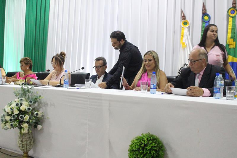 Em ato de posse, prefeita Niágara apresenta secretariado e fala sobre metas em Coronel Sapucaia Em ato de posse, prefeita Niágara apresenta secretariado e fala sobre metas em Coronel Sapucaia